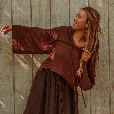 Flowy boho dress with relaxed autumn vibes